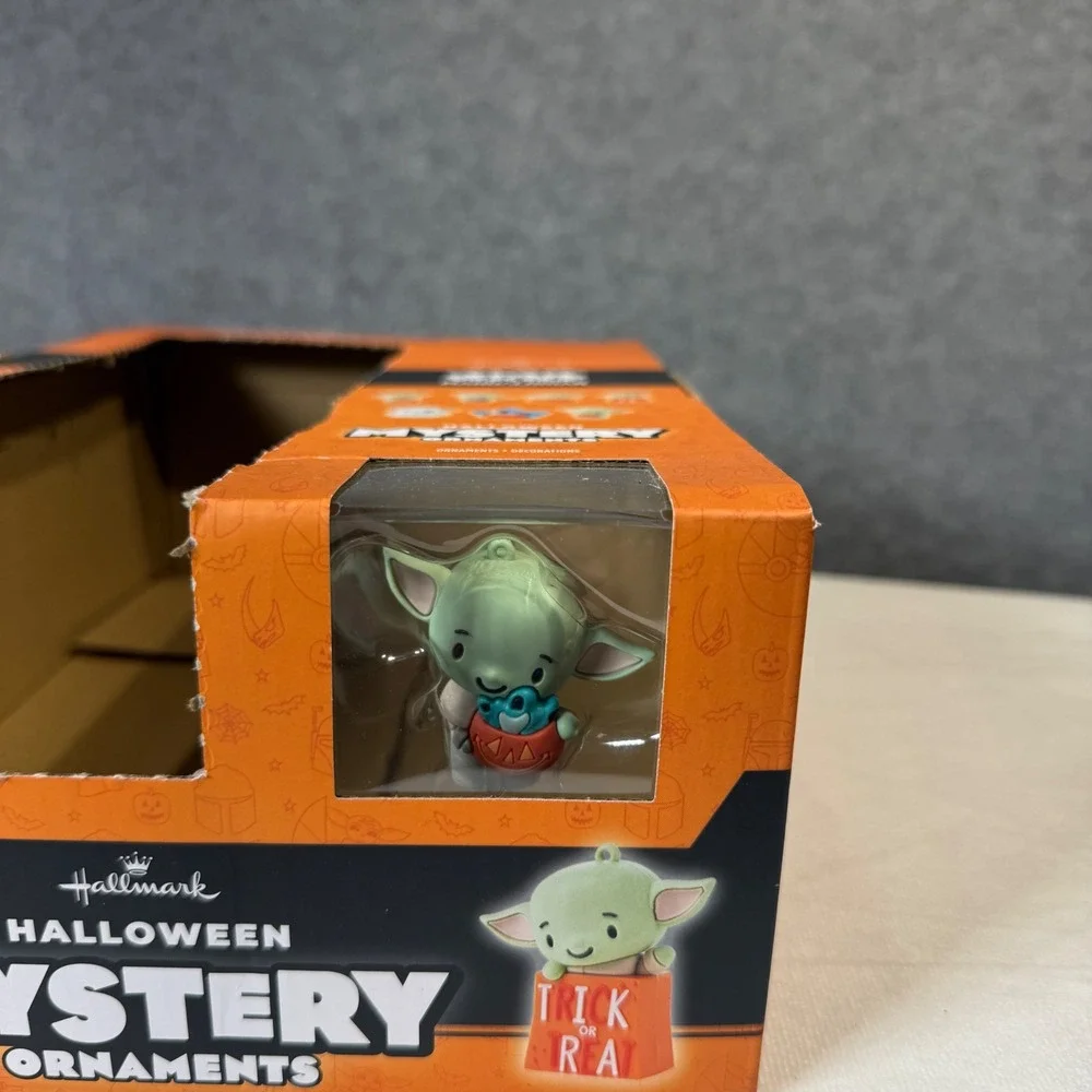 Hallmark Star Wars Mandalorian Display Halloween Mystery Ornament Grogu